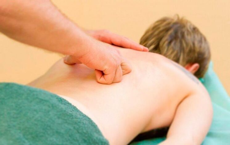 Osteokondroz için torasik sırt masajı yapılması